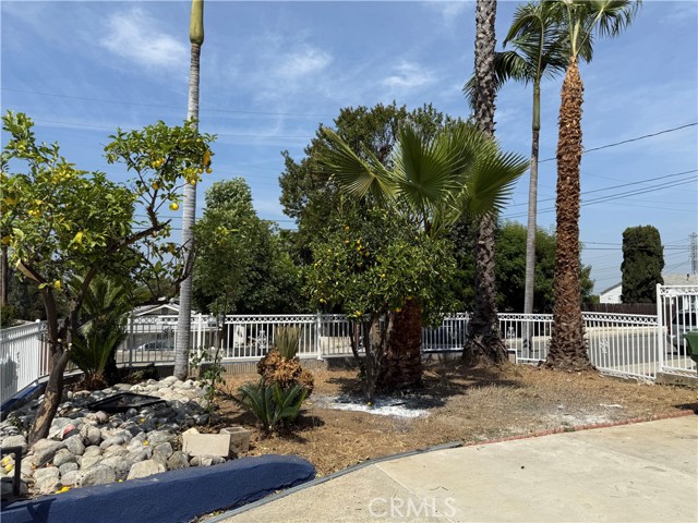 7712 Young Avenue, Rosemead CA: https://media.crmls.org/medias/bffde380-97e8-4dee-91fc-5bb2d55cb237.jpg