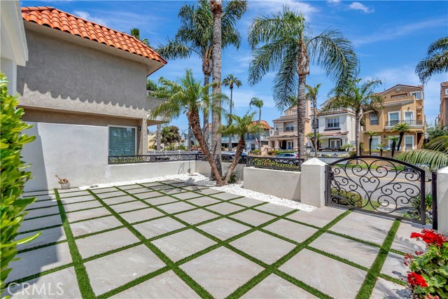 311 22nd Street, Huntington Beach CA: https://media.crmls.org/medias/bffe2b23-5761-421b-9d5c-5a20c9fd7f64.jpg