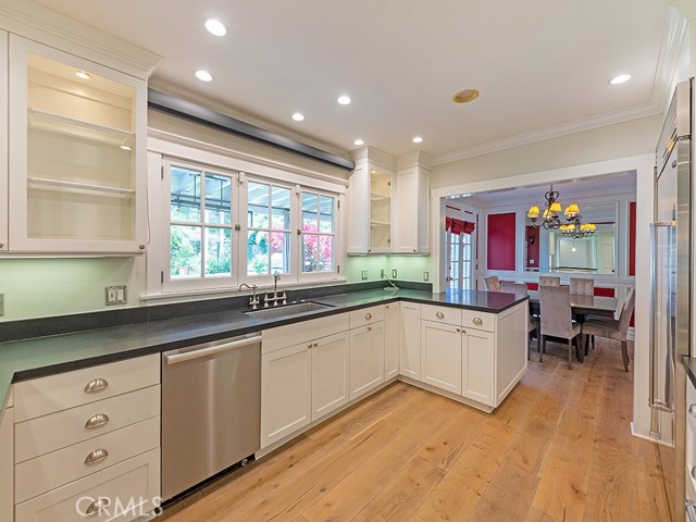 Detail Gallery Image 12 of 50 For 5463 Katherine, Sherman Oaks,  CA 91401 - 5 Beds | 3 Baths