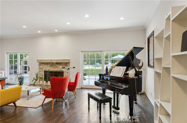 20283 Lorenzana Drive, Woodland Hills CA: https://media.crmls.org/medias/bffece70-6603-4a67-8e13-299105f4f33b.jpg