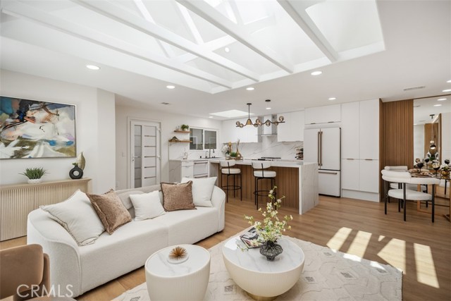 Front Image Thumbnail for CROC26023064