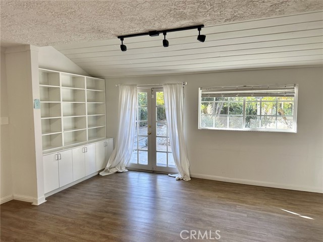 Detail Gallery Image 33 of 41 For 4515 Sherman Oaks Ave, Sherman Oaks,  CA 91403 - 3 Beds | 2/1 Baths