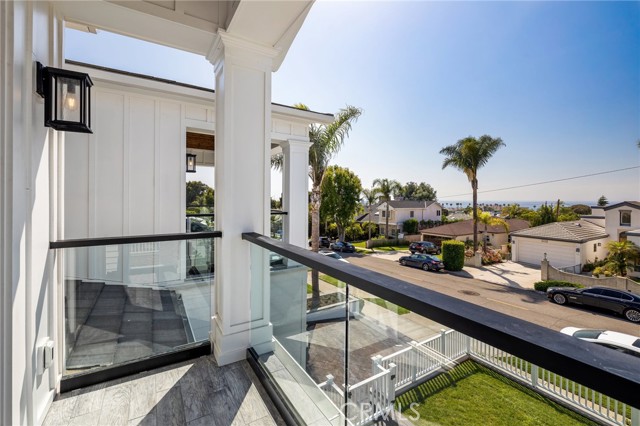 550 Helberta Avenue, Redondo Beach, California 90277, 5 Bedrooms Bedrooms, ,3 BathroomsBathrooms,Residential,Sold,Helberta,SB21204332