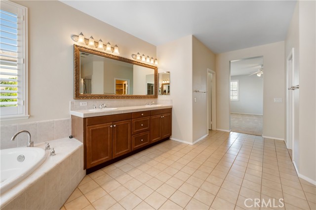 Detail Gallery Image 33 of 68 For 22229 Evening Star Ct, Saugus,  CA 91390 - 6 Beds | 5 Baths