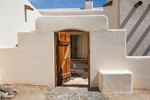 10555 Cima Mesa Road, Juniper Hills CA: https://media.crmls.org/medias/c000a8dc-18cd-457e-95ff-4cb811ebb7da.jpg