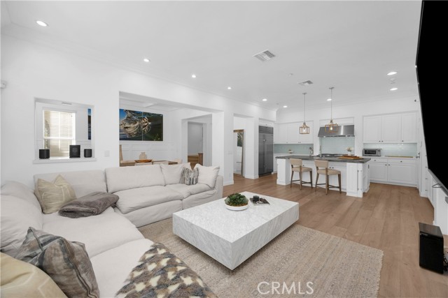 Detail Gallery Image 19 of 61 For 21331 Balerma Ln, Huntington Beach,  CA 92648 - 4 Beds | 3/1 Baths