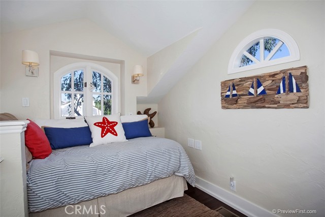 Detail Gallery Image 16 of 25 For 441 Carnation Ave, Corona Del Mar,  CA 92625 - 3 Beds | 2/1 Baths