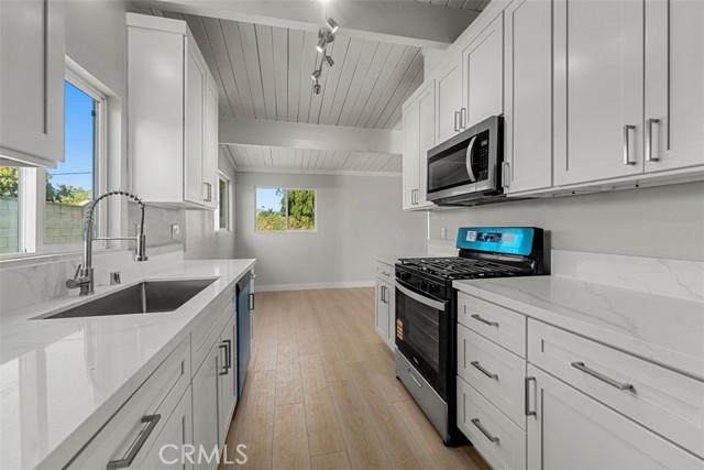 Detail Gallery Image 8 of 31 For 1696 Manor, Pomona,  CA 91766 - 3 Beds | 2 Baths