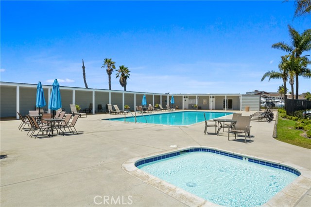 4062 Aladdin Drive, Huntington Beach CA: https://media.crmls.org/medias/c00169fe-656c-4c9d-8dfd-2b2ffa81e155.jpg