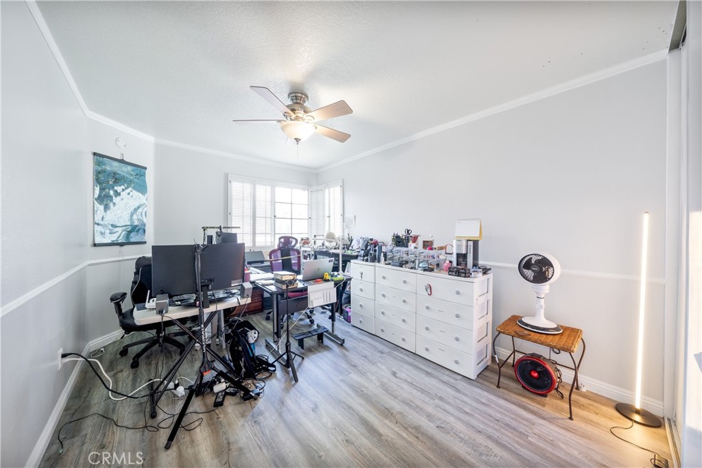 https://media.crmls.org/medias/c00274f2-65fb-4636-936e-6f7a3c0d315f.jpg?preset=X-Large