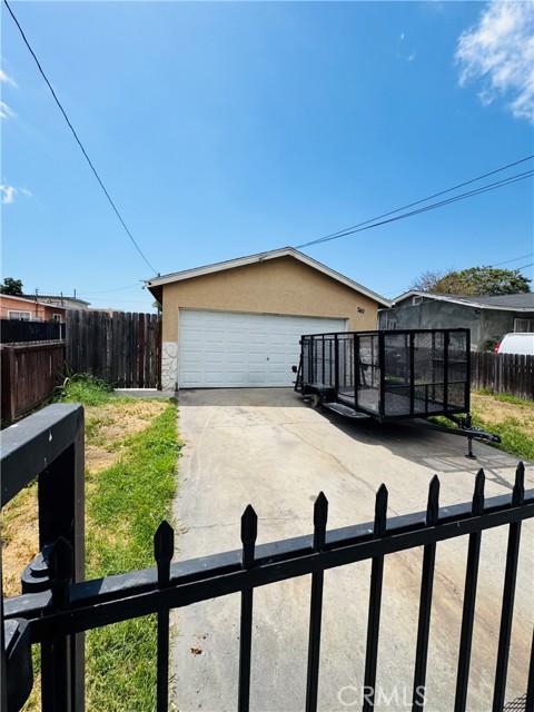 7411 Elsie Street, Los Angeles CA: https://media.crmls.org/medias/c003cca2-f1de-452e-9016-644bc59f2c75.jpg