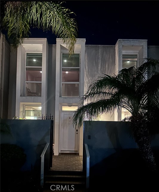 4062 Aladdin Drive, Huntington Beach CA: https://media.crmls.org/medias/c003ee35-2b29-4665-9fb1-b40493683579.jpg