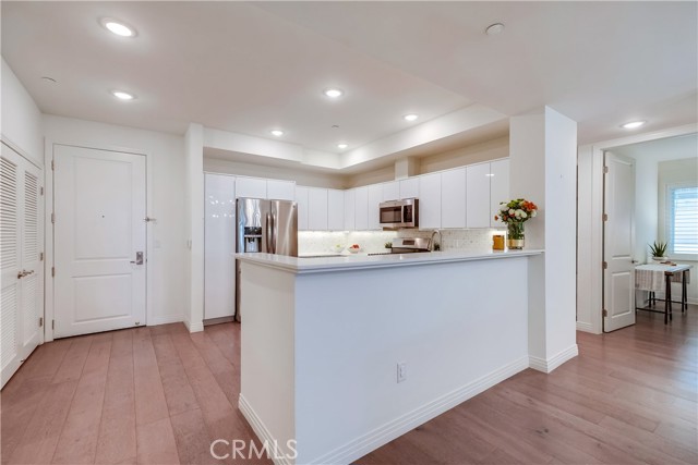Detail Gallery Image 11 of 33 For 5253 Vantage Ave #105,  Valley Village,  CA 91607 - 4 Beds | 2 Baths