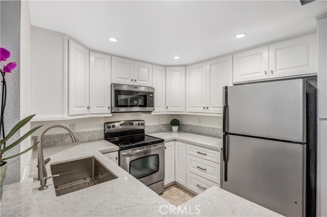Detail Gallery Image 8 of 25 For 114 Costero Aisle #287,  Irvine,  CA 92614 - 1 Beds | 1 Baths