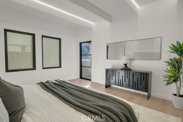 58 66th Place, Long Beach CA: https://media.crmls.org/medias/c004cbd4-e85e-4da0-b5a3-32ef1da11ccb.jpg