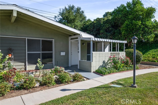 Detail Gallery Image 1 of 1 For 19158 Avenue of the Oaks #D,  Newhall,  CA 91321 - 2 Beds | 1 Baths