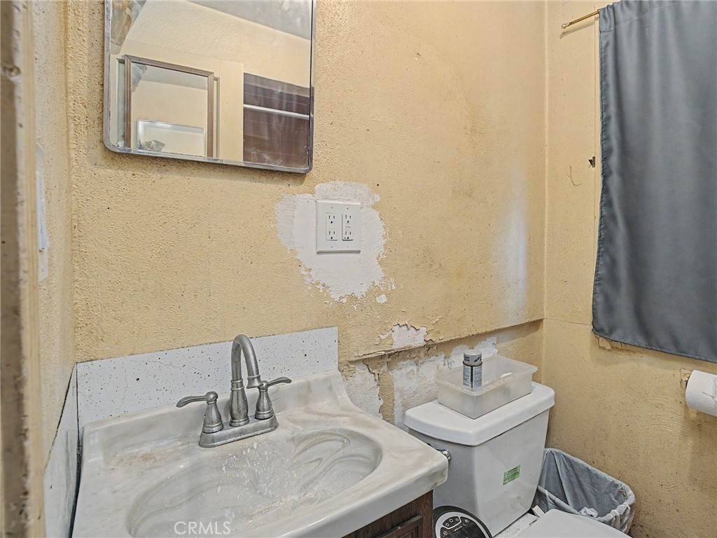 https://media.crmls.org/medias/c00690cc-1511-40c4-9994-a0eaaf266cee.jpg?preset=X-Large
