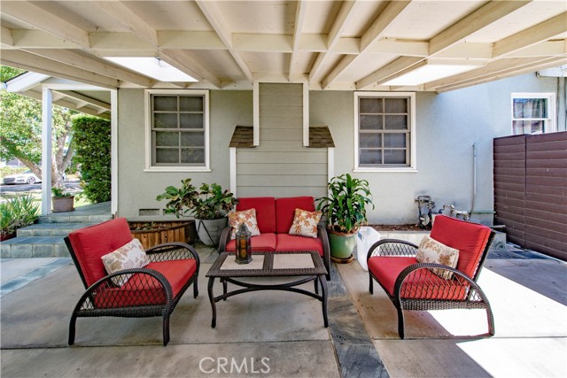 13964 Peach Grove Street, Sherman Oaks CA: https://media.crmls.org/medias/c0070597-389c-40f1-986b-2be178067747.jpg
