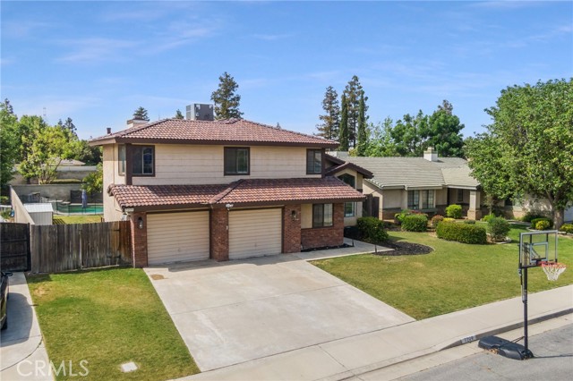 7209 Copper Creek Way, Bakersfield CA: https://media.crmls.org/medias/c0071abf-ac09-418e-81cd-320418219f8c.jpg