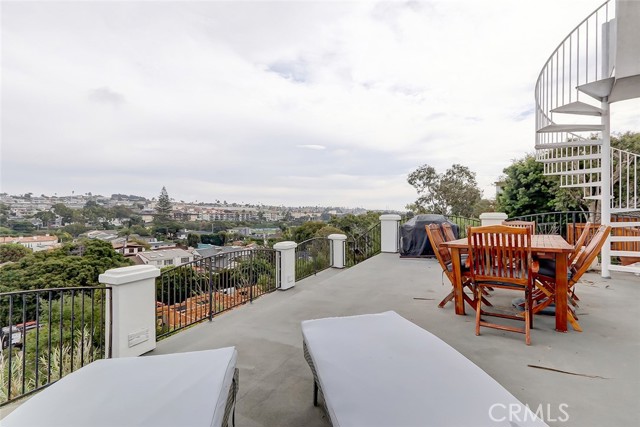 1936 Loma Drive, Hermosa Beach, California 90254, 3 Bedrooms Bedrooms, ,3 BathroomsBathrooms,Residential,Sold,Loma,SB21238629