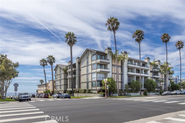 1007 S Catalina Avenue, Redondo Beach CA: https://media.crmls.org/medias/c008fdd9-0aad-4a38-805a-b944f5543f56.jpg