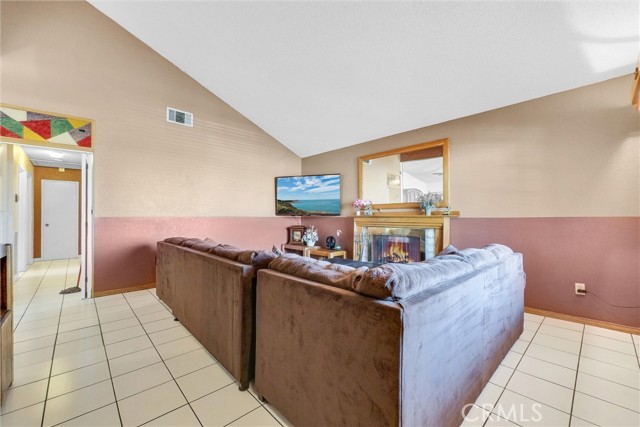 6765 Jadeite Avenue, Rancho Cucamonga CA: https://media.crmls.org/medias/c00923c0-bc28-4390-9216-62b525a11157.jpg