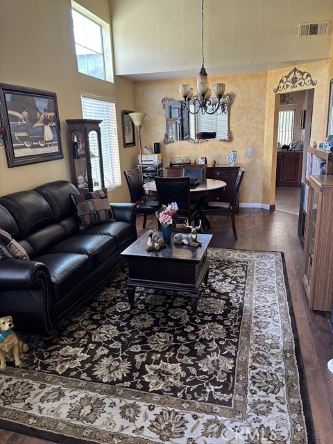 Detail Gallery Image 4 of 20 For 15597 Castellion, Fontana,  CA 92337 - 4 Beds | 2/1 Baths