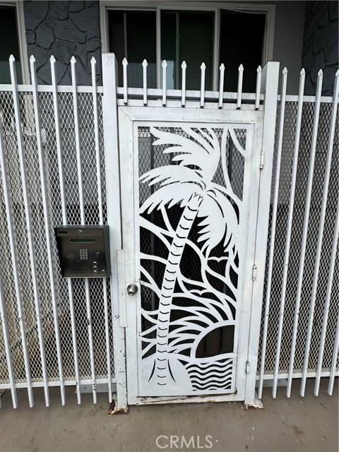 120 Alamitos Avenue, Long Beach CA: https://media.crmls.org/medias/c00a4941-3f6b-4049-b593-46d97b28b18b.jpg