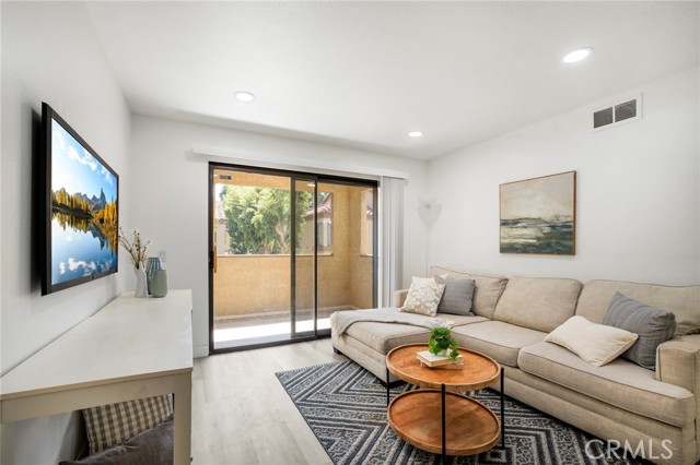 Detail Gallery Image 4 of 21 For 1140 W Blaine St #202,  Riverside,  CA 92507 - 1 Beds | 1 Baths