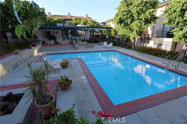 Detail Gallery Image 9 of 19 For 7137 Shoup Ave #39,  West Hills,  CA 91307 - 3 Beds | 2/1 Baths