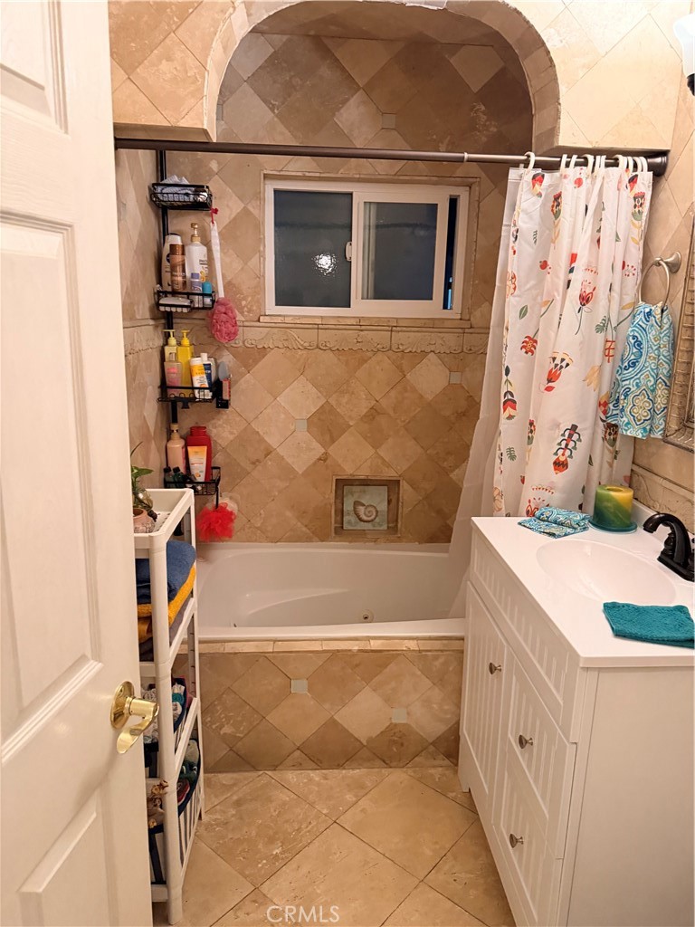 https://media.crmls.org/medias/c00b8746-cbe1-425c-b0b8-859b42f48370.jpg?preset=X-Large