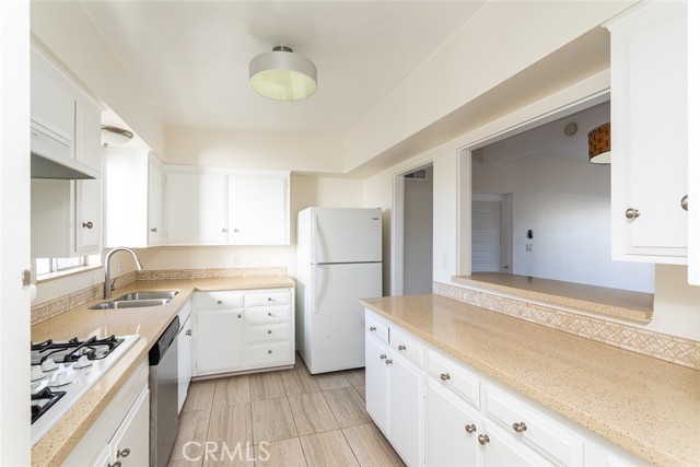 Detail Gallery Image 8 of 18 For 310 Dahlia Pl #B,  Corona Del Mar,  CA 92625 - 2 Beds | 1 Baths