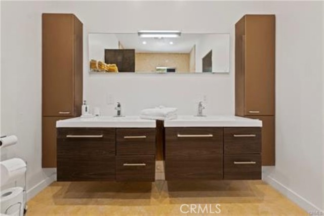 Detail Gallery Image 6 of 25 For 5353 Shirley, Tarzana,  CA 91356 - 5 Beds | 4 Baths