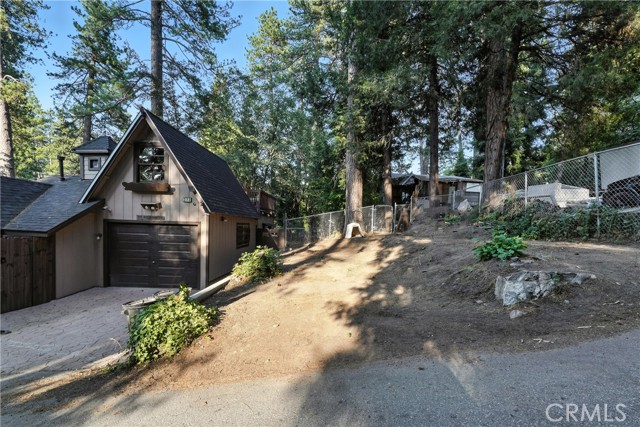 373 Redwood Lane, Crestline CA: https://media.crmls.org/medias/c00f37bc-cc87-407c-b149-f99126b3b412.jpg