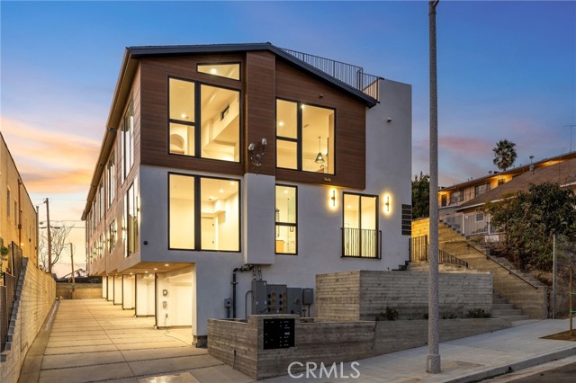 Detail Gallery Image 2 of 19 For 955 Everett St, Los Angeles,  CA 90026 - 2 Beds | 2/1 Baths