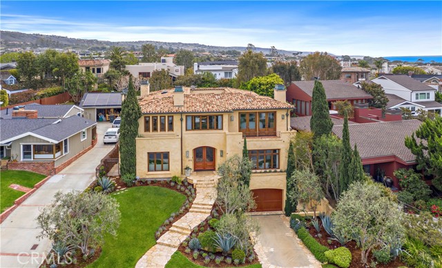 Detail Gallery Image 2 of 47 For 206 Driftwood Rd, Corona Del Mar,  CA 92625 - 4 Beds | 5/1 Baths