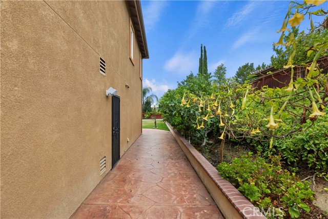 16183 Village Meadow Drive, Riverside CA: https://media.crmls.org/medias/c01034d0-9682-4e7c-8991-56303500ce68.jpg