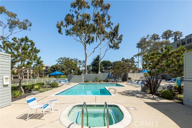 Detail Gallery Image 1 of 26 For 250 the Village #108,  Redondo Beach,  CA 90277 - 1 Beds | 1 Baths