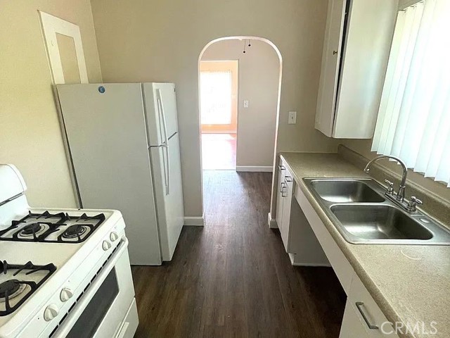 1990 Cedar Avenue, Long Beach CA: https://media.crmls.org/medias/c0113243-df37-42bb-be60-2d50cd0b1db6.jpg