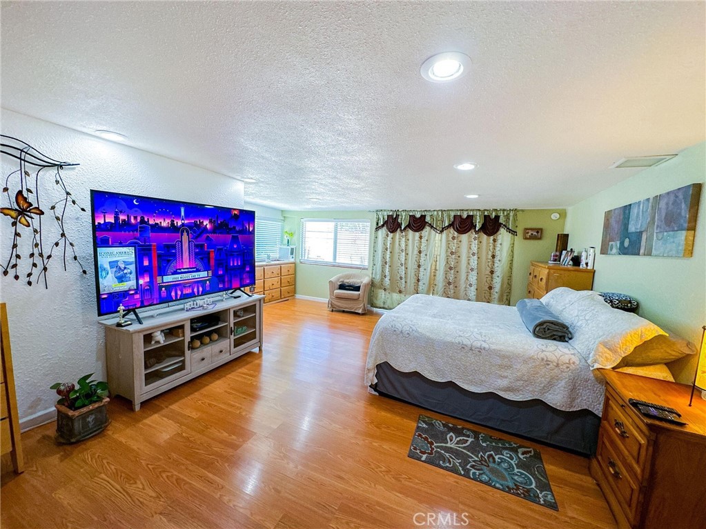 https://media.crmls.org/medias/c012423f-2175-4852-8fce-e1775434a307.jpg?preset=X-Large