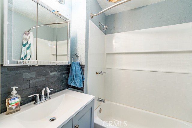 23120 Sycamore Lane, Crestline CA: https://media.crmls.org/medias/c0124eee-533e-4703-a60d-40c873c3529c.jpg