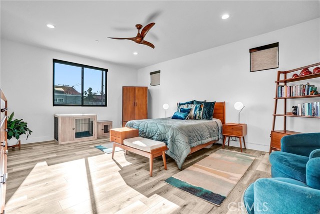 Detail Gallery Image 12 of 29 For 221 Attica, Long Beach,  CA 90803 - 5 Beds | 4 Baths