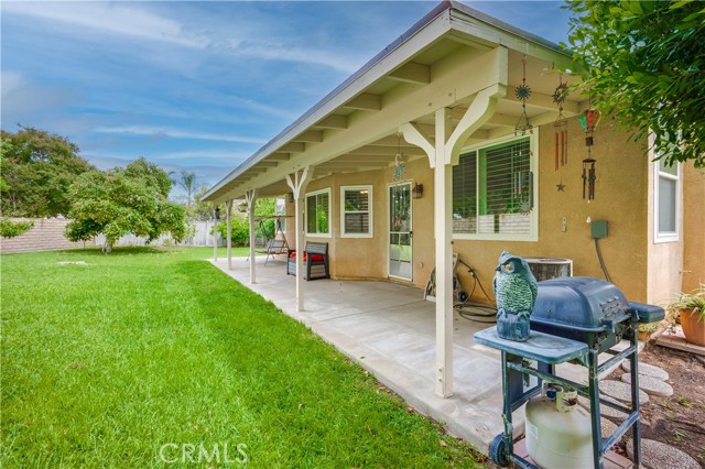 11327 La Brisa Circle, Fontana CA: https://media.crmls.org/medias/c013cad2-14f6-4143-a39a-75fc6b69df1f.jpg