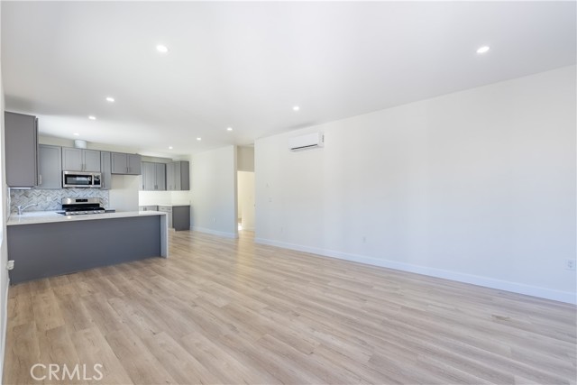 Detail Gallery Image 3 of 28 For 2131 N Pepper, Burbank,  CA 91505 - 2 Beds | 1/1 Baths