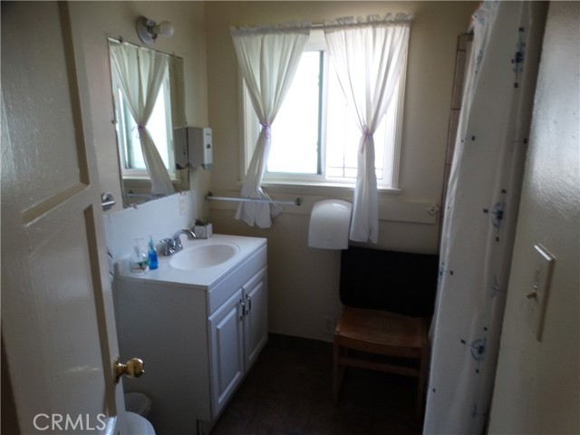 Detail Gallery Image 8 of 26 For 14708 S Frailey Ave, Compton,  CA 90221 - 4 Beds | 2 Baths
