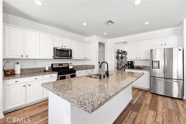 Detail Gallery Image 8 of 30 For 33076 Lirac Ln, Winchester,  CA 92596 - 6 Beds | 4/1 Baths