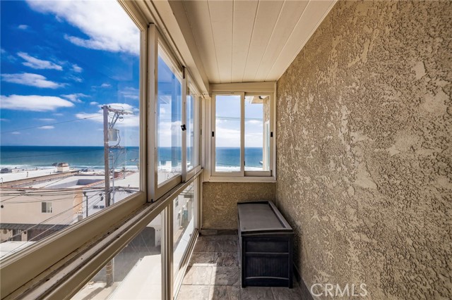 319 26th Place, Manhattan Beach, California 90266, 3 Bedrooms Bedrooms, ,2 BathroomsBathrooms,Residential,Sold,26th,SB22115573