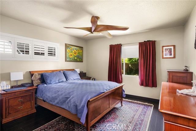 1006 W Pioneer Drive, Anaheim CA: https://media.crmls.org/medias/c0170112-ae37-439a-b739-7ff110696ff4.jpg