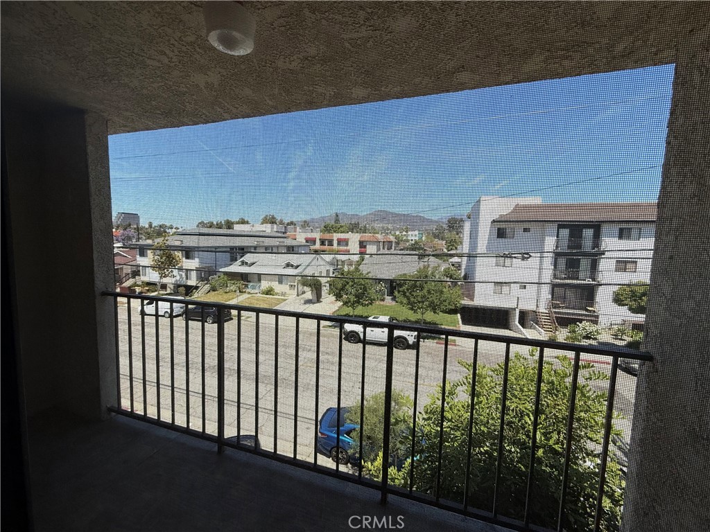 https://media.crmls.org/medias/c01779fd-ff67-4a35-8621-fe1cb2b17e31.jpg?preset=X-Large