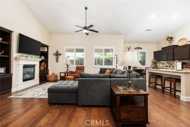 3236 Ashcroft Avenue, Clovis CA: https://media.crmls.org/medias/c0196da5-12bc-4a85-a388-3b9418b0a48f.jpg